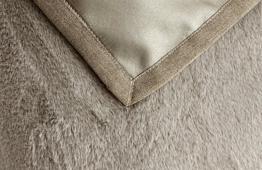 Mrs.Me coverlet Brush Taupe detail web